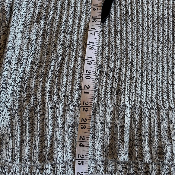 Tribal Sweater - Picture 4 of 8